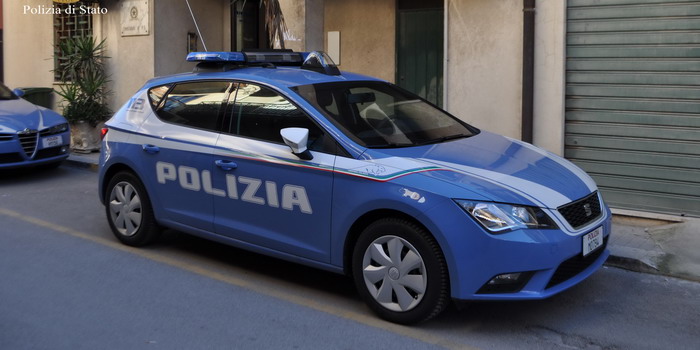 Evade dagli arresti domiciliari manomettendo il braccialetto elettronico, si reca in casa della ex per picchiarla e poi fugge. Un arresto a Comiso