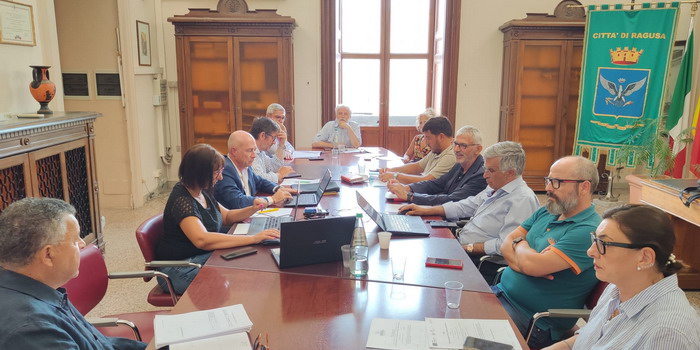 Assemblea dei sindaci soci di Iblea Acque e il focus sui finanziamenti. Il Pd: “Noi vigiliamo”