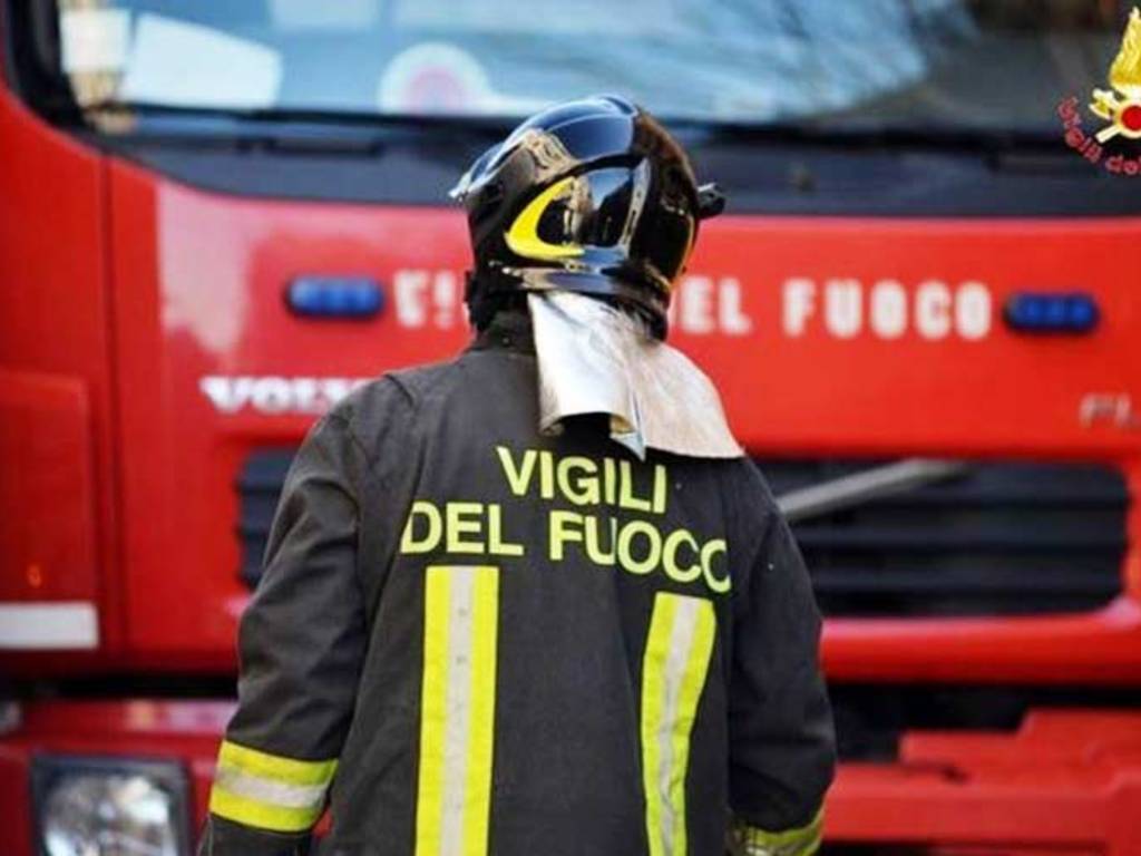 Incendio in un’abitazione di corso Ho Chi Min a Comiso, due feriti
