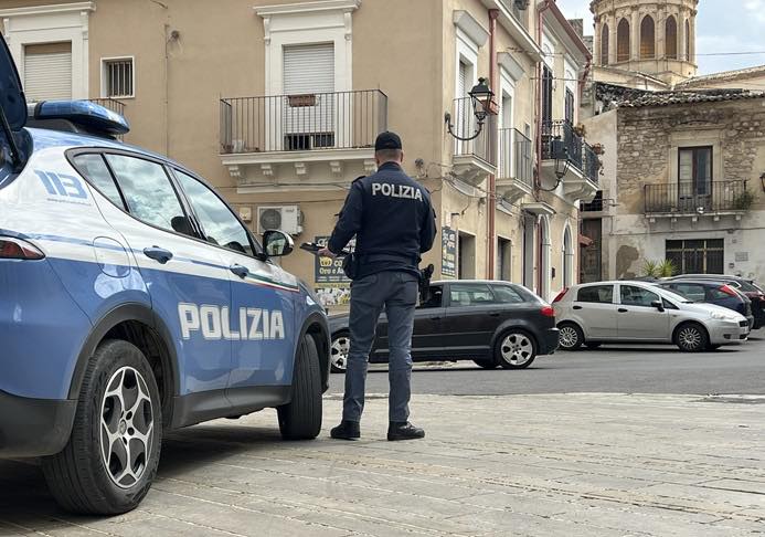 Comiso, ubriachezza molesta: 33enne finisce ai domiciliari dopo avere aggredito un poliziotto