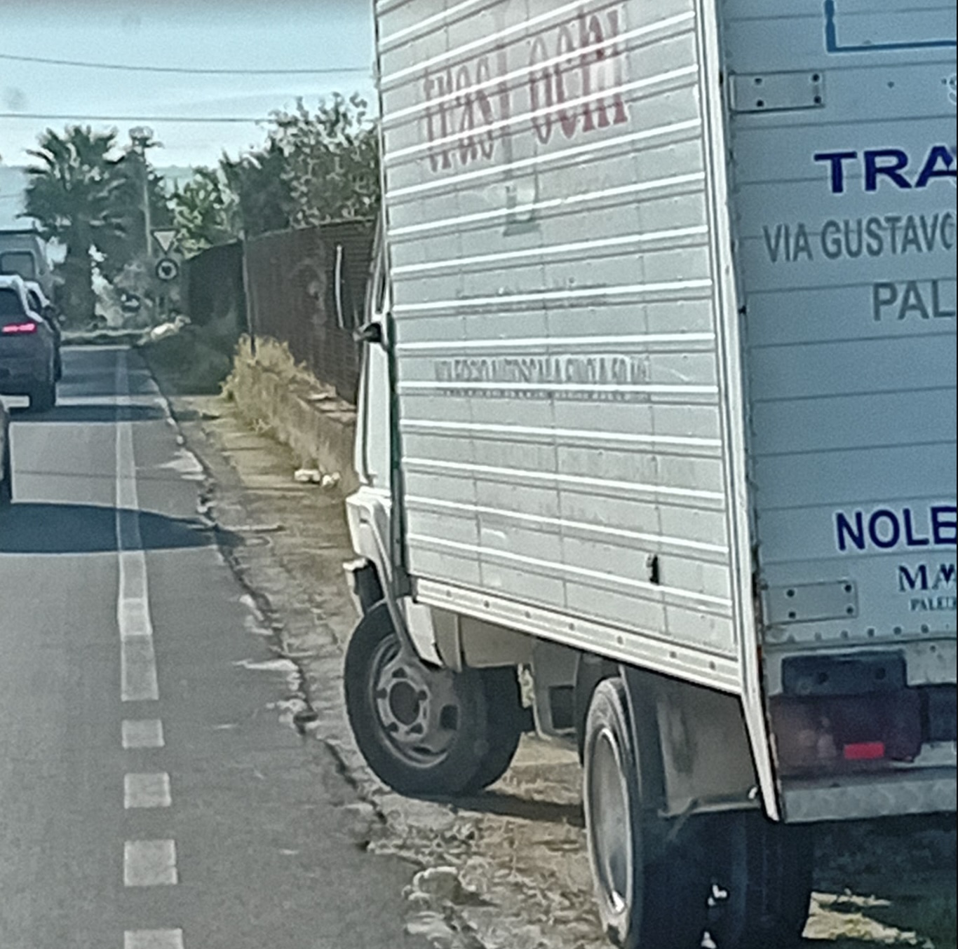 Acate, ritrovato il camion utilizzato dai banditi che hanno assaltato i bancomat dell’Unicredit