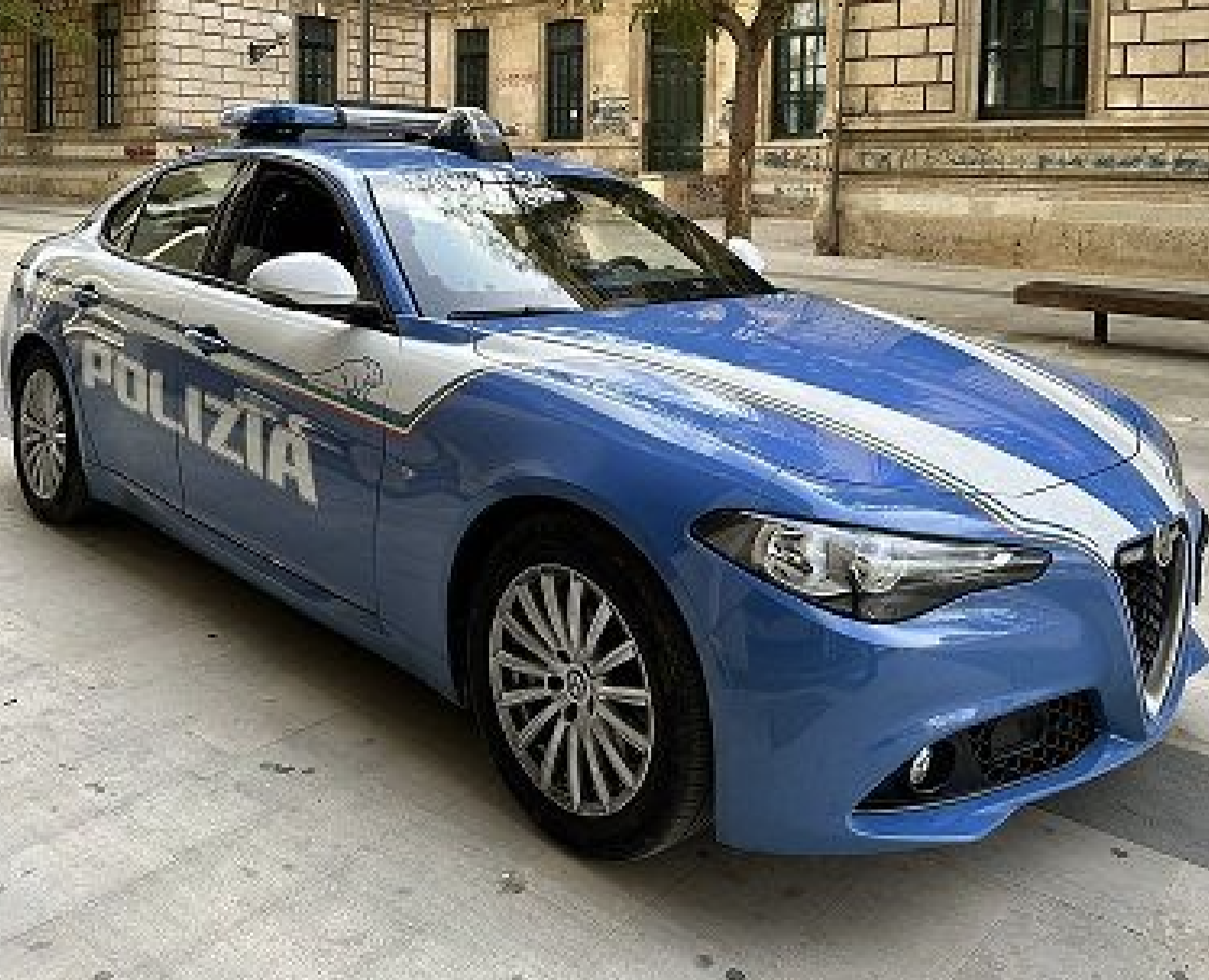 Vittoria, scippano il borsello di un uomo in bicicletta e lo fanno cadere a terra: arrestati per rapina aggravata