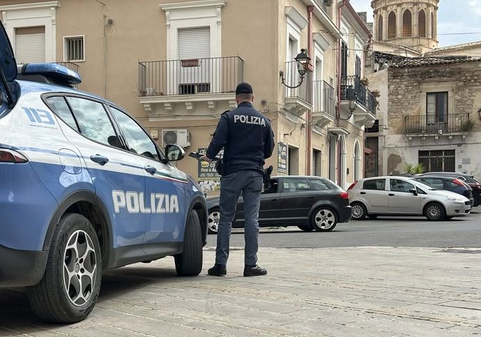 Finta telefonata della polizia per truffare una donna di Comiso: denunciato rivenditore di servizi telefonici