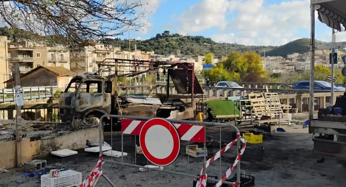 Confcommercio Scicli: incendio in via Ospedale, chiesto aiuto - Quotidiano di Ragusa