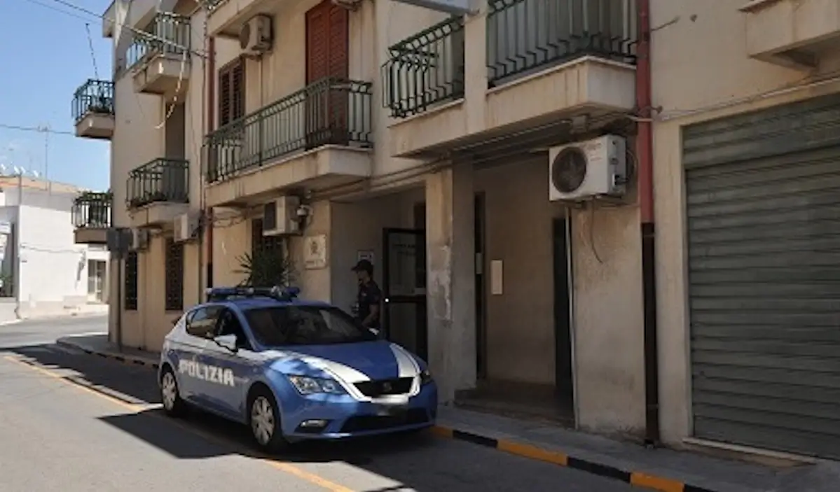 Rapina a Vittoria, due arrestati al bancomat con le carte della vittima