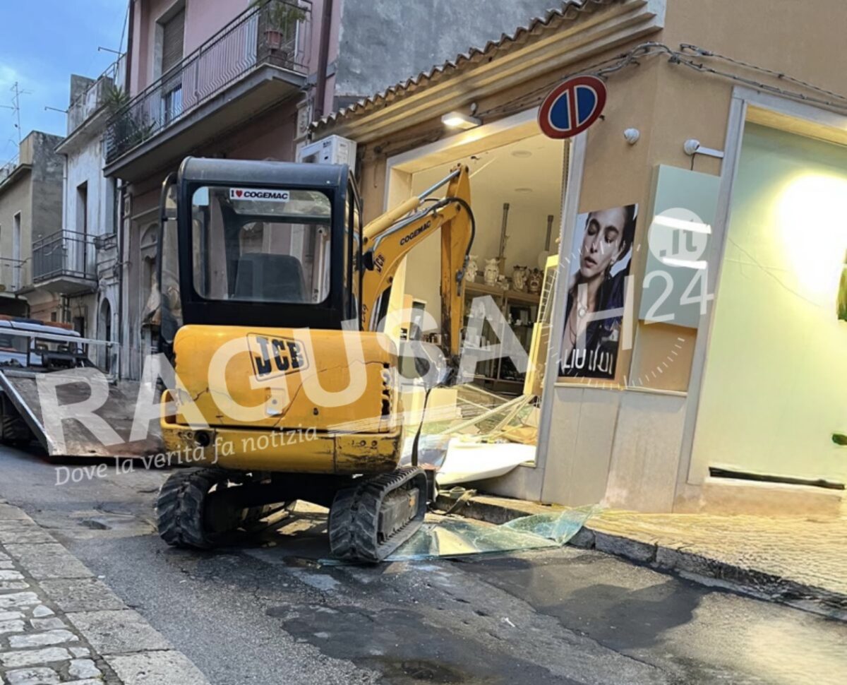 Furti con l'uso di escavatori o ruspe, vertice in Prefettura