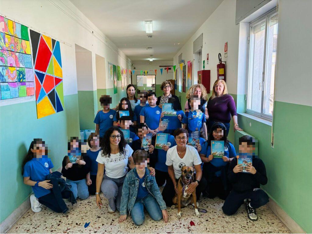 Comiso, bambini a lezione di rispetto e interazione con i cani