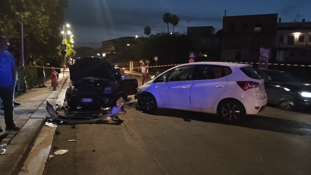 Comiso, scontro tra due auto: tre persone ferite
