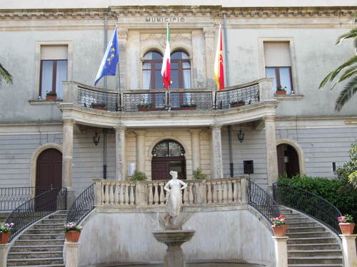 A Chiaramonte l’opposizione attacca la nuova giunta: “Più poltrone mentre il Comune è in dissesto”