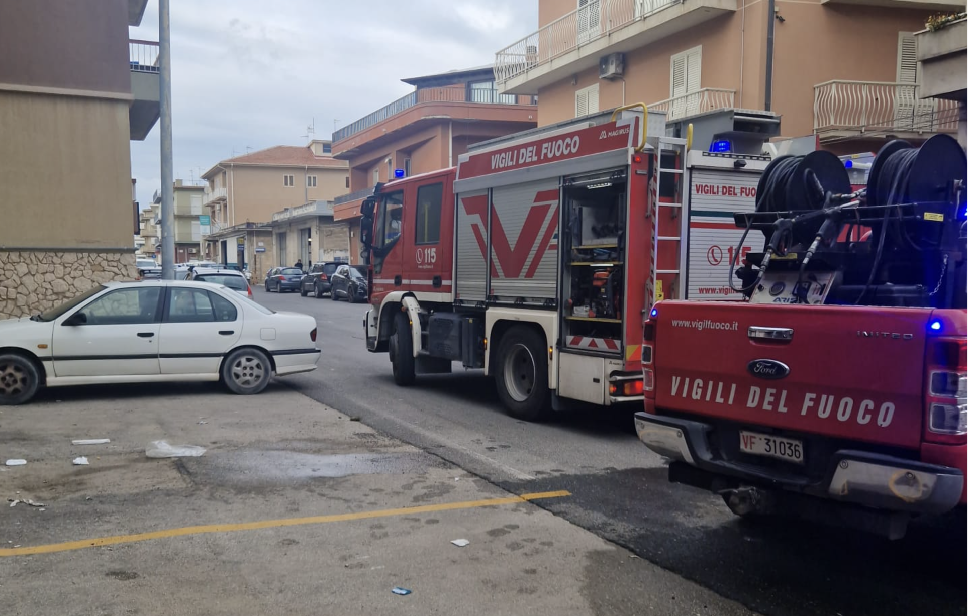 Paura a Comiso: fiamme in un’abitazione di corso Ho Chi Minh e due feriti