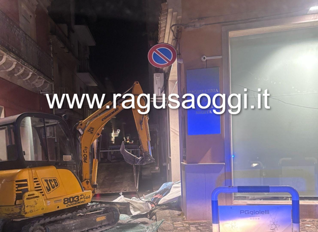 Tentato furto alla gioielleria Nigita, Comiso si stringe attorno ai titolari