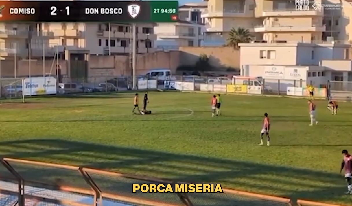 “Porca miseria!” e urla in diretta: la telecronaca della partita Comiso-Don Bosco alla ribalta nazionale. VIDEO